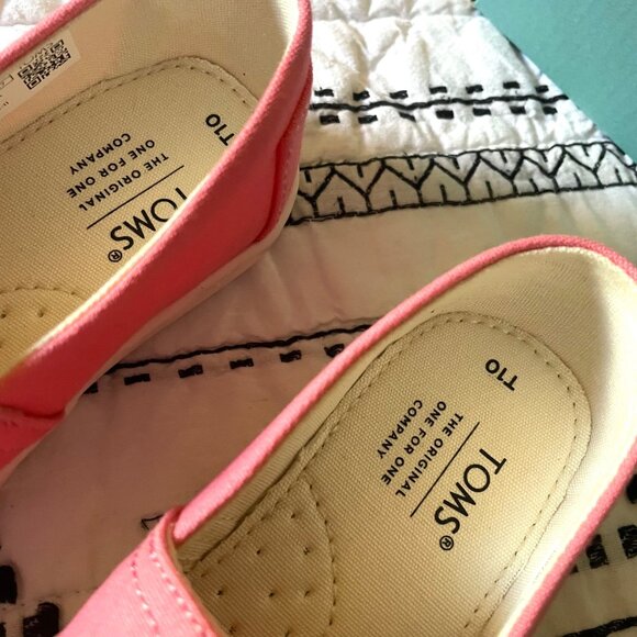 NIB Toms Belmont Bubblegum Pink Canvas Flats - Picture 3 of 6